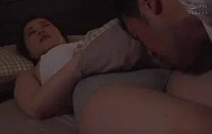 3 ngày chồng yêu đi công chuyện, bà xã ở nhà nữa đêm bị bố ông chồng mò vào phòng